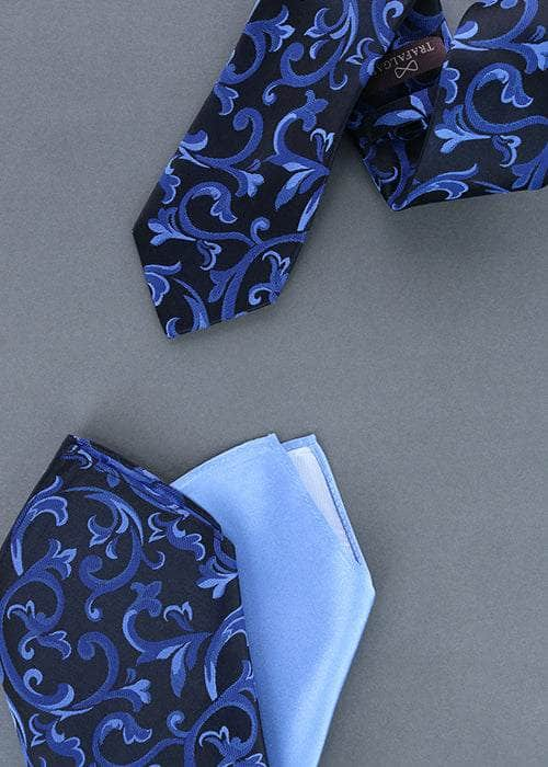 The Christian necktie and pocket square in blue